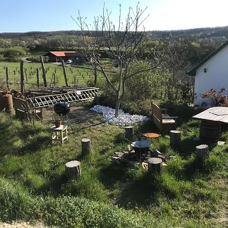 Nyaraló Kőlépcsős *