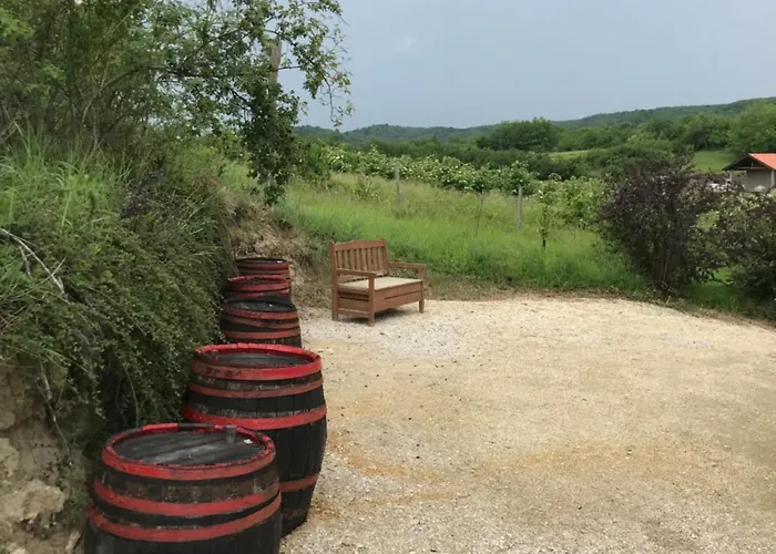 Kőlépcsős Nyaraló *