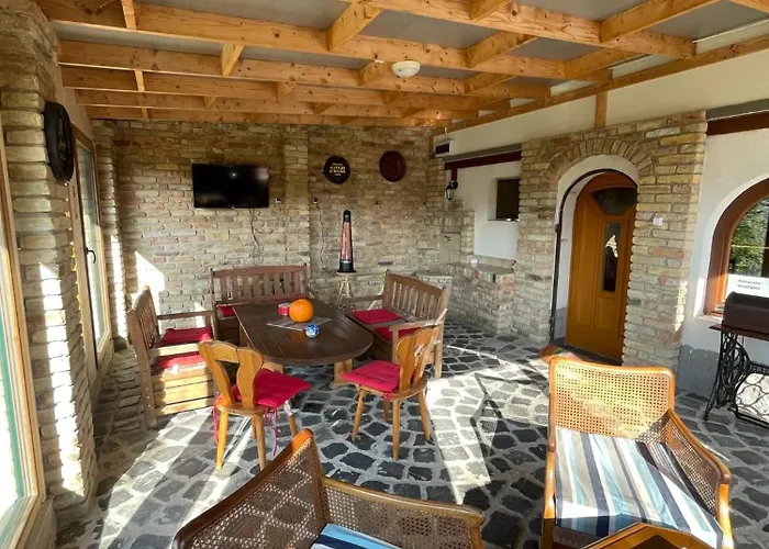 Nyaraló Kőlépcsős *